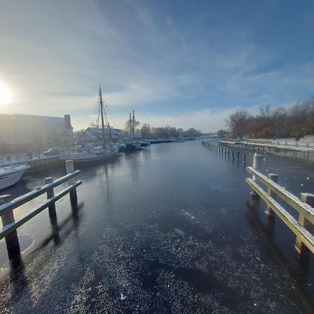 Hochwertige Ferienwohnung Direkt Am Wasser Mit Balkon Greifswald Exterior foto
