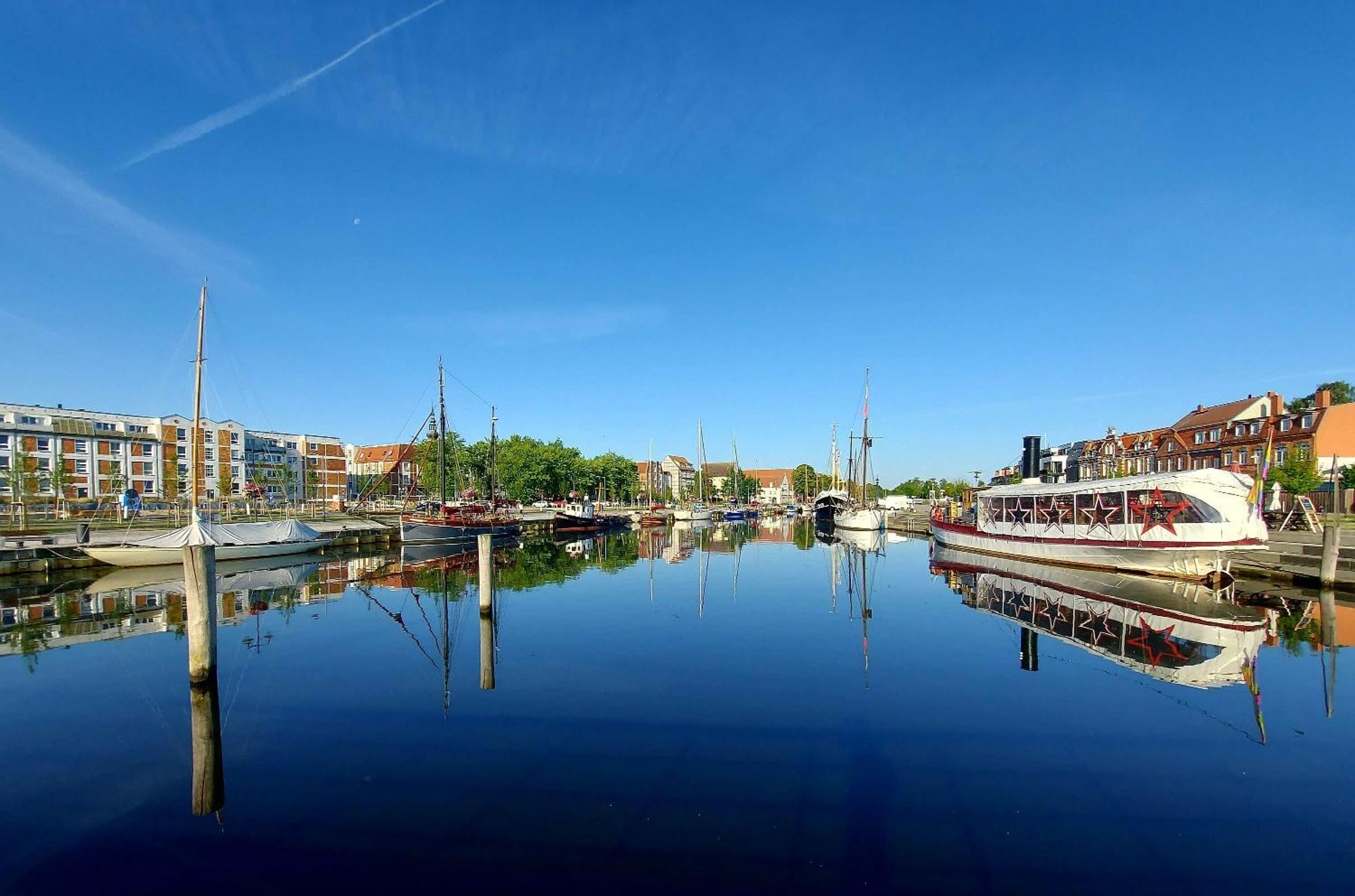 Hochwertige Ferienwohnung Direkt Am Wasser Mit Balkon Greifswald Exterior foto