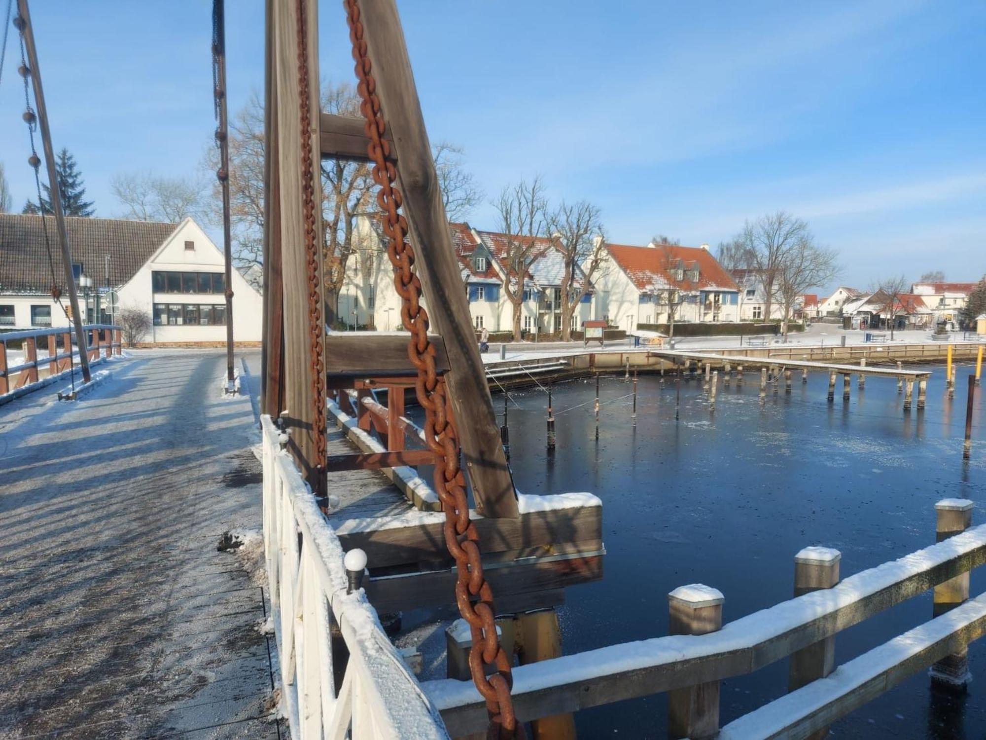 Hochwertige Ferienwohnung Direkt Am Wasser Mit Balkon Greifswald Exterior foto